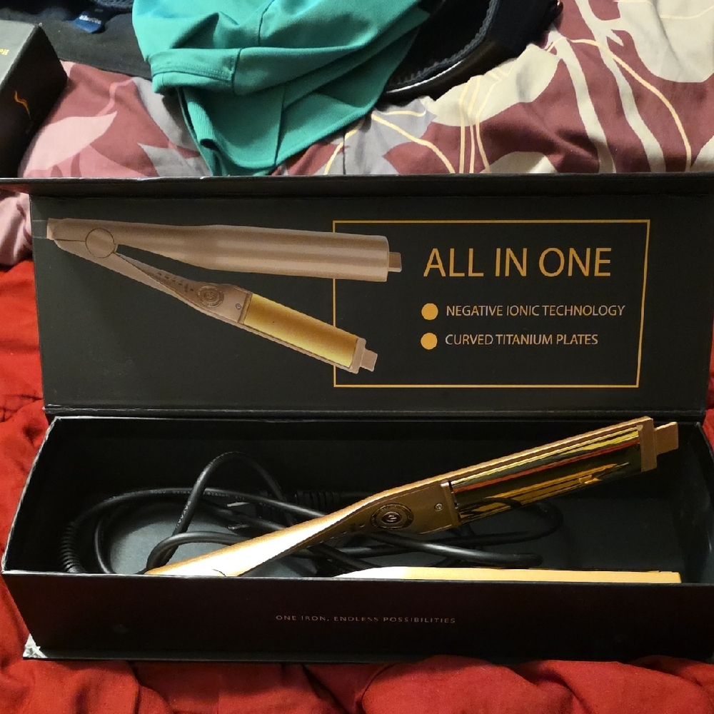 ALL IN ONE GOLD HAIR  STRAIGHTENER WITH CURVED  TITANIUM PLATES